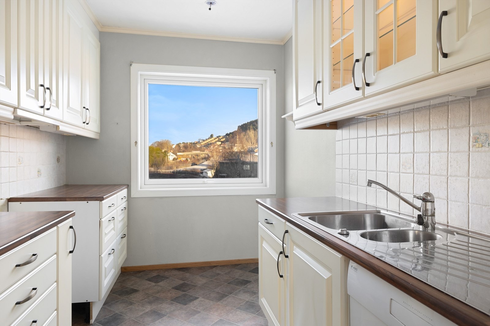 Leiligheten ligger i 3 etg med utsikt Borgeåsen Galleribilde