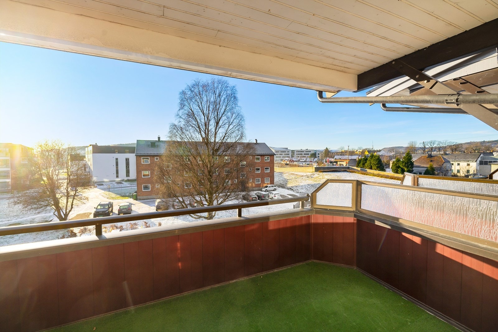 Romslig balkong Galleribilde