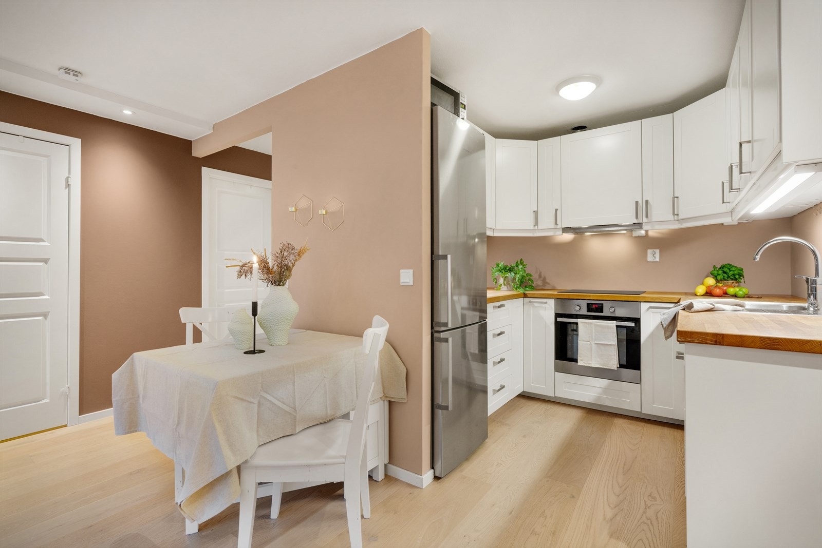 - Moderne IKEA kjøkken på 5 m² med profilerte fronter - Galleribilde