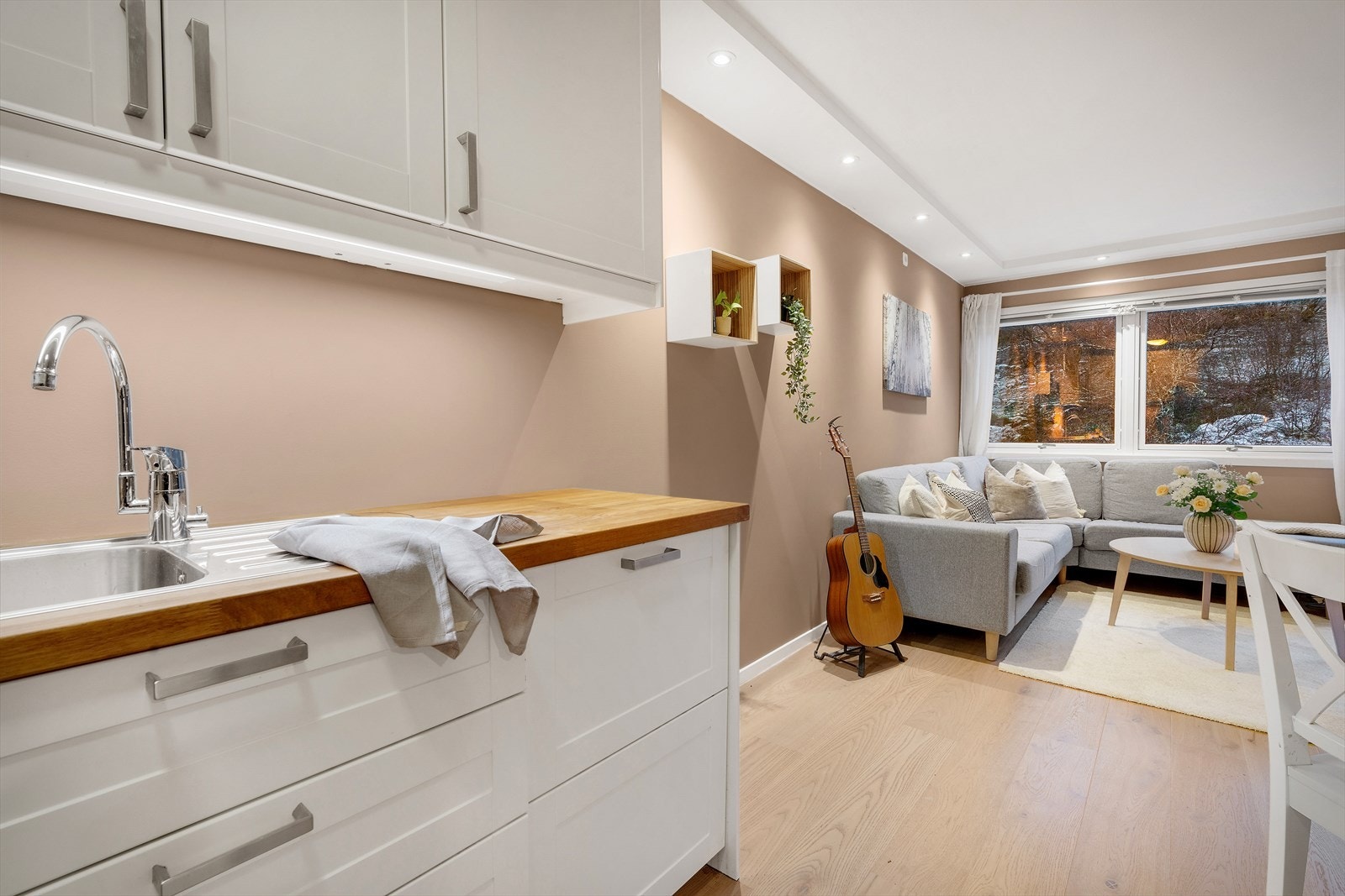 - Her får du rikelig med oppbevaringsmuligheter, med både god benk- og skapplass - Galleribilde