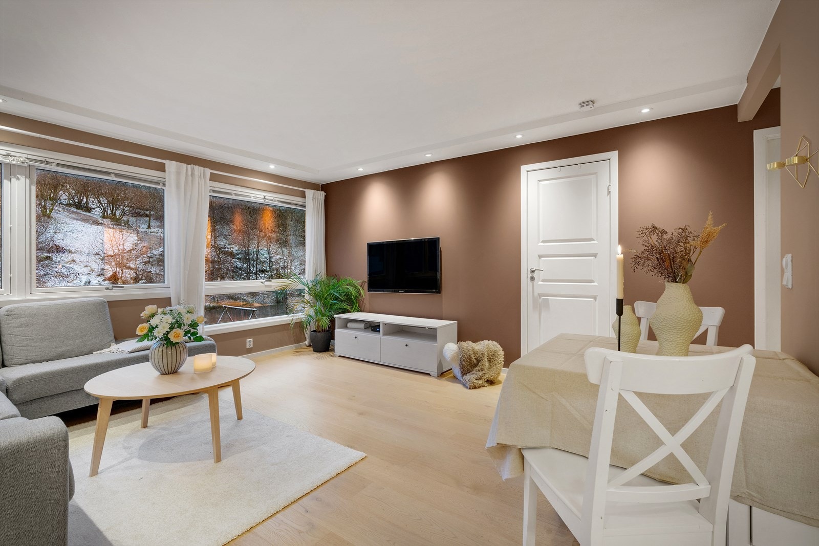 - Pene, nøytrale fargevalg som enkelt lar deg sette ditt eget preg på boligen. Merk spottene! - Galleribilde