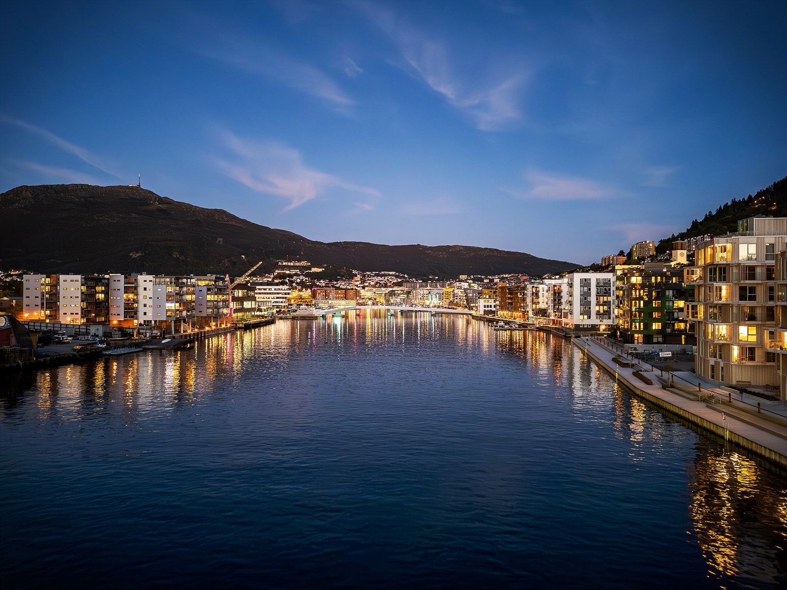 - Damsgård har de siste 10 årene utviklet seg til en moderne bydel, fylt med flotte uteområder, promenader, butikker og restauranter - Galleribilde