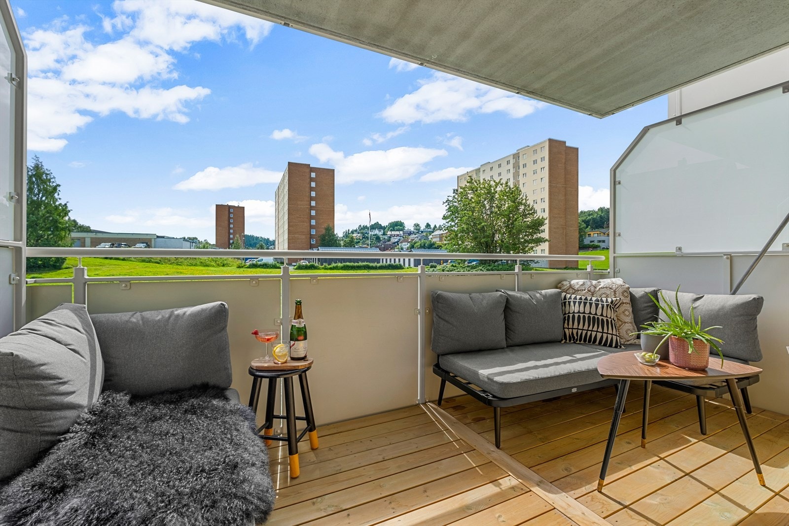 Velkommen til Odenseveien 1 - En flott og vesentlig oppgradert 3-roms leilighet sentralt på Byåsen i et veldrevet borettslag. Galleribilde