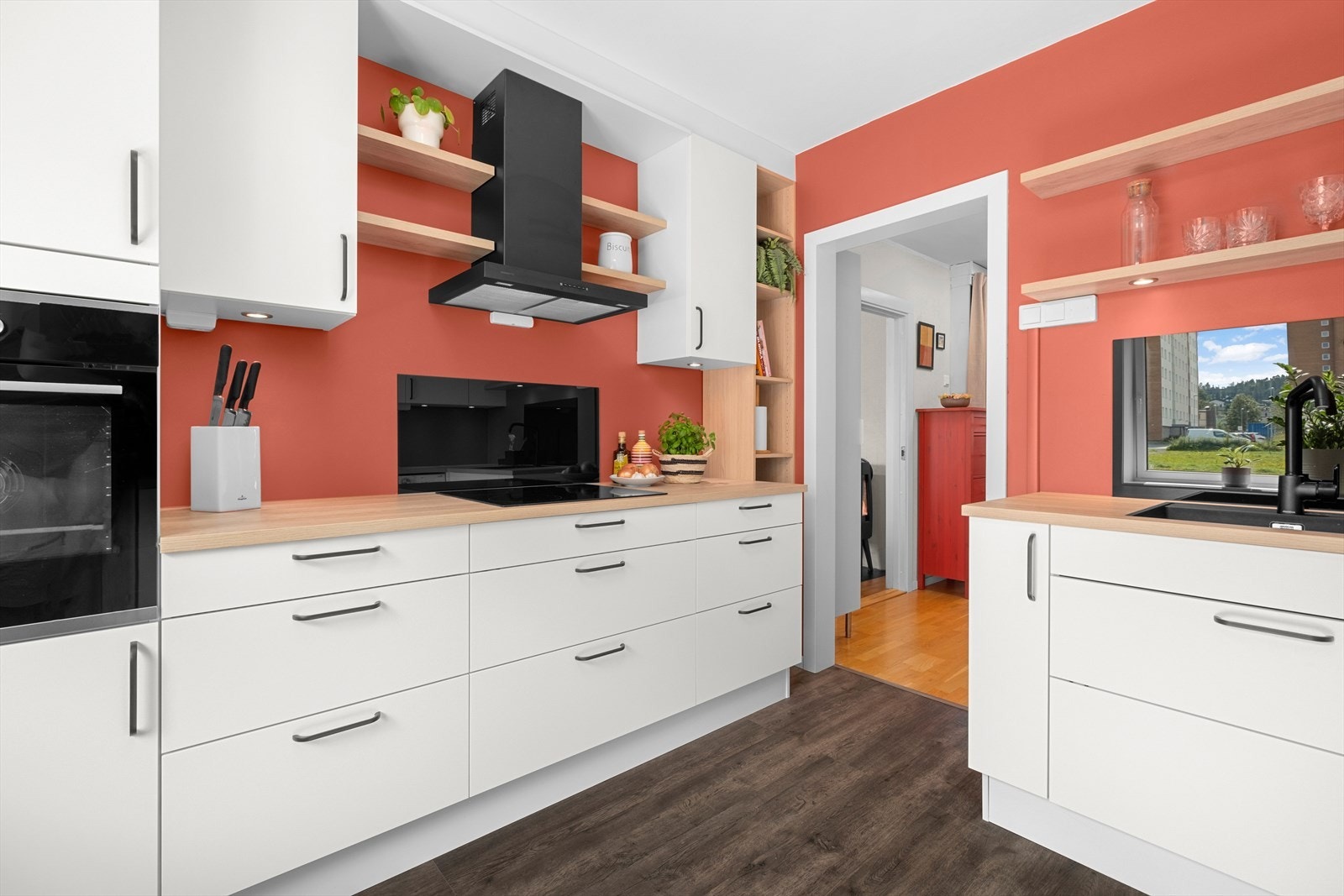 Moderne og stilrent kjøkken fra 2022, produsert av den danske kvalitetsleverandøren, Aubo. Galleribilde