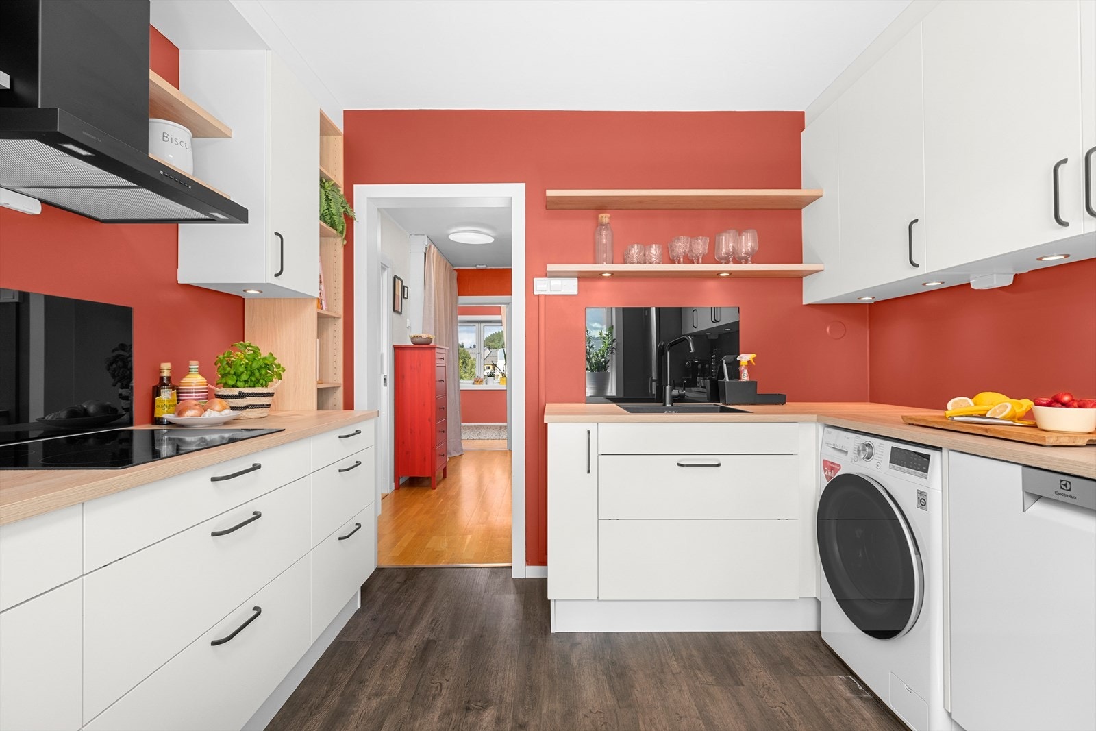 Kjøkkenet måler 9 m² og er praktisk adskilt fra stuen. Galleribilde