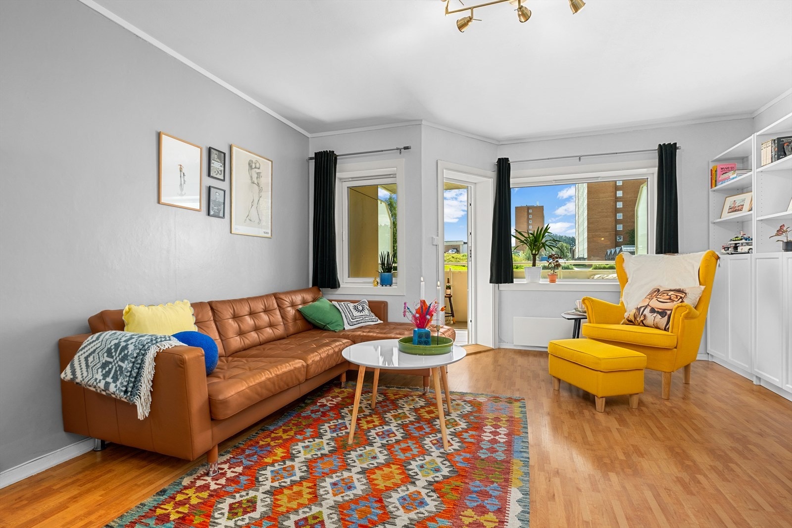 Leiligheten har gjennomgått vesentlig oppussing i 2022 og holder en gjennomgående pen og delikat standard. Galleribilde