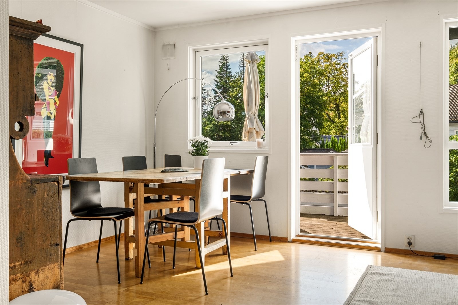 Godt med plass til spisestue. Galleribilde