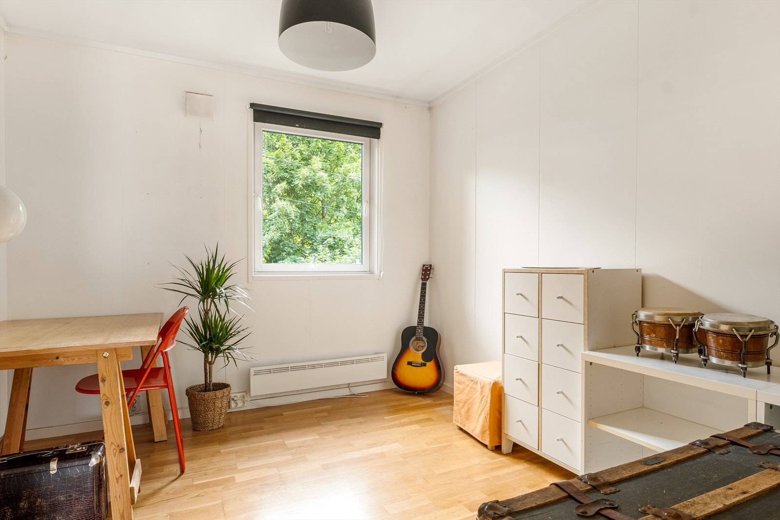 Soverommet i 2. etasje har godt med plass til seng, garderobeskap, kommode eller skrivepult. Galleribilde