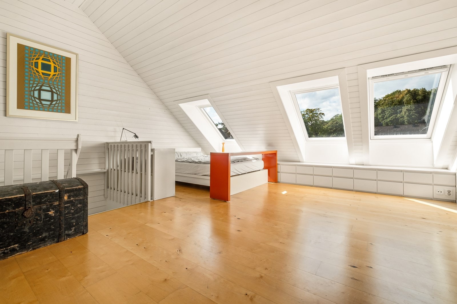 I boligens 3. etasje finner man nok en delikat stue med gode møbleringsmuligheter Galleribilde