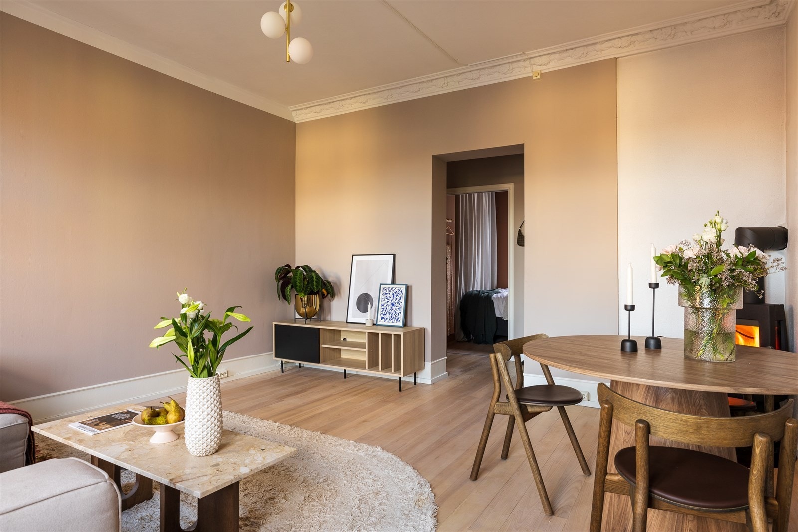 Boligen er velholdt med flere oppgraderinger i nyere tid, og har svært delikate fargevalg og innredninger Galleribilde