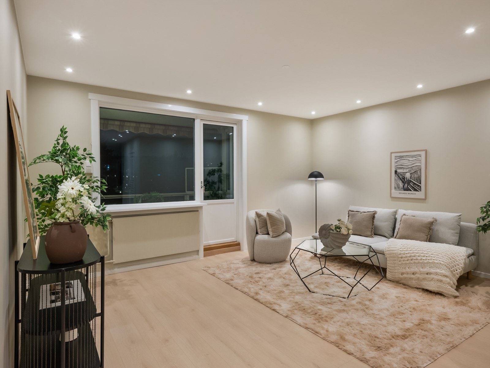 Velkommen til Rugveien 7 - Rålekker og delikat 3-roms med balkong Galleribilde