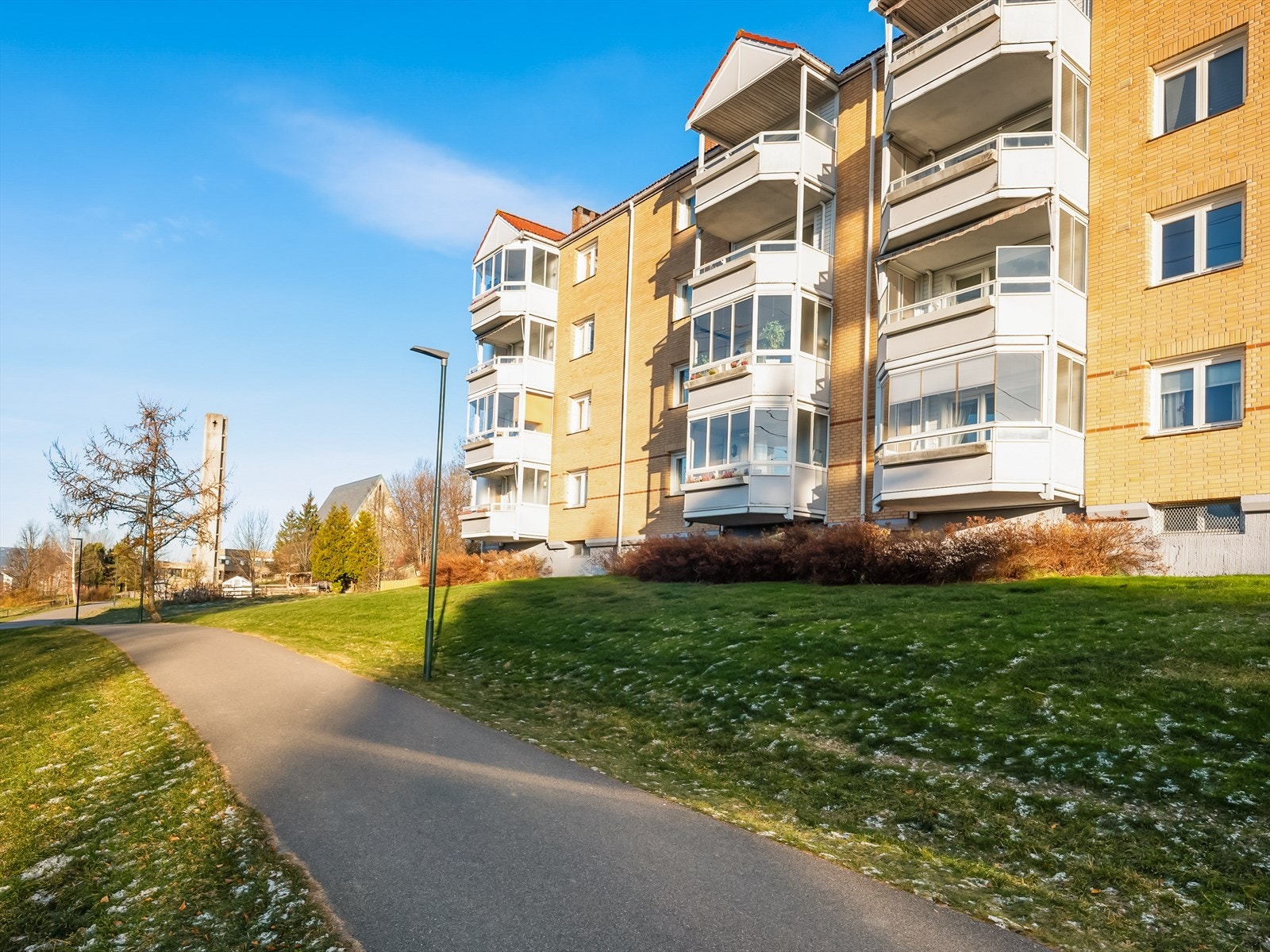 Kort vei til Østensjøvannet for naturskjønne turer. Galleribilde