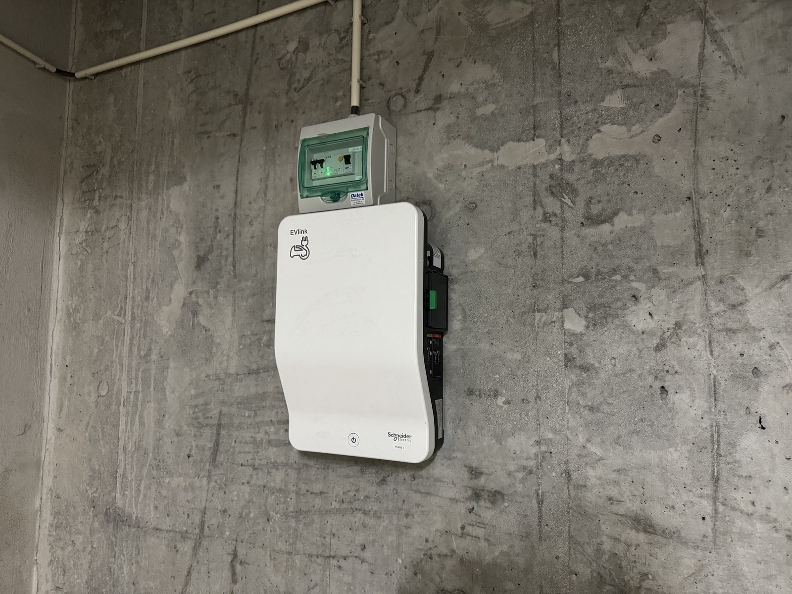 Elbillader følger garasjeplassen og lading blir fakturert etter faktisk forbruk. Galleribilde