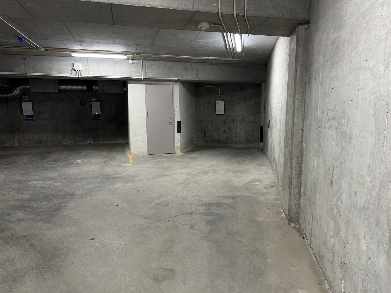 Garasjeanlegget har 14 plasser og plass nr. 1 ligger rett ved inn-/utkjøring. Galleribilde