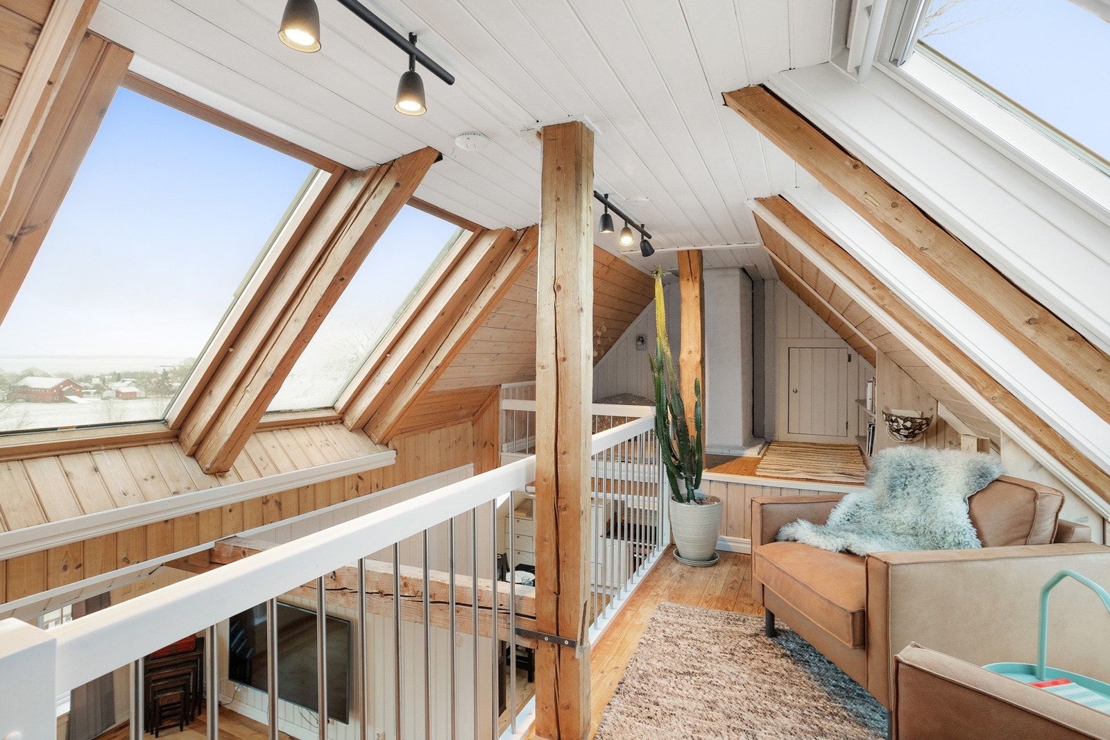 Råtøff hems med store takvinduer for mye lus og utsikt! Galleribilde