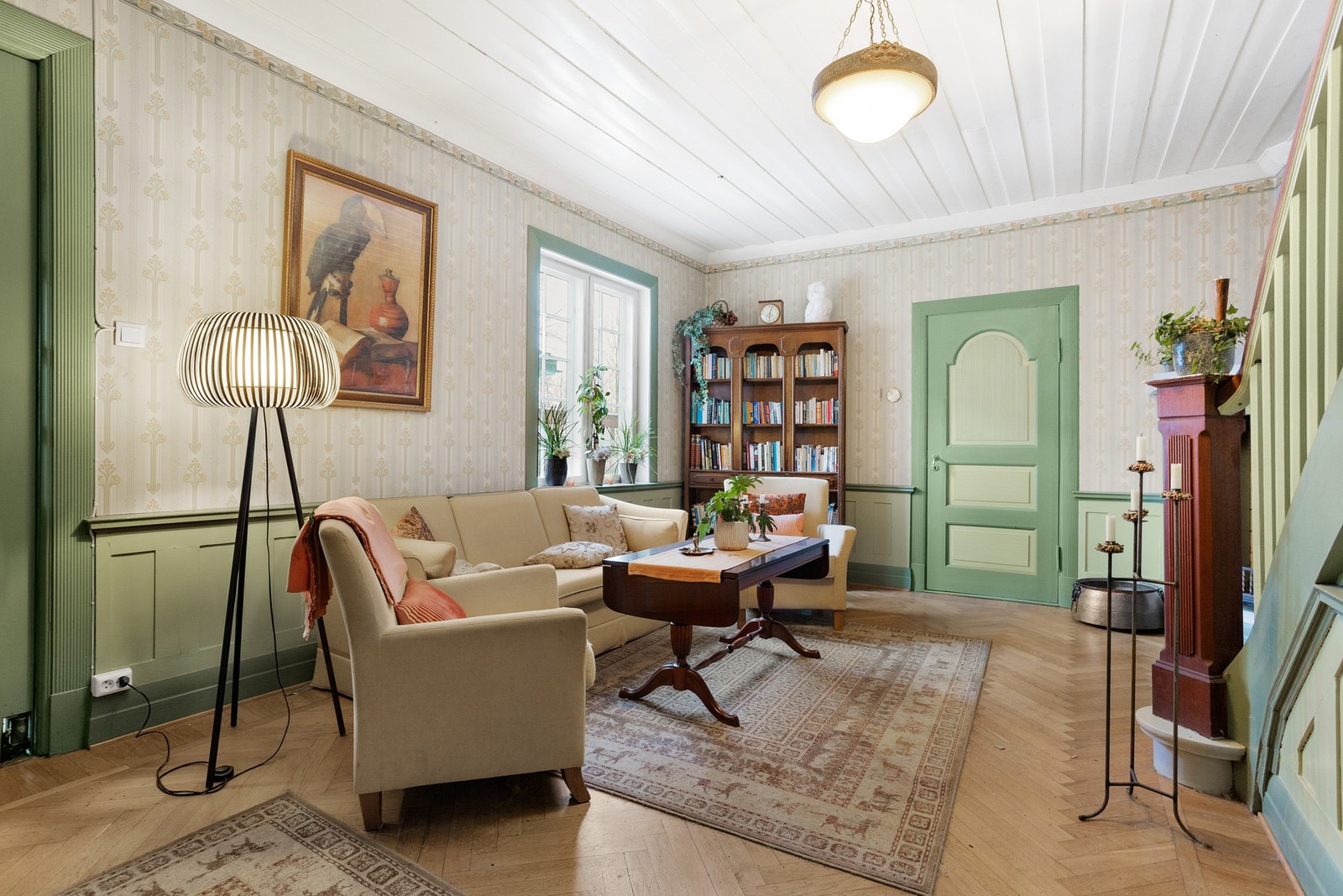 Meget hyggelig fellesgang/hall i forbindelse med hovedinngangsdøren. Galleribilde