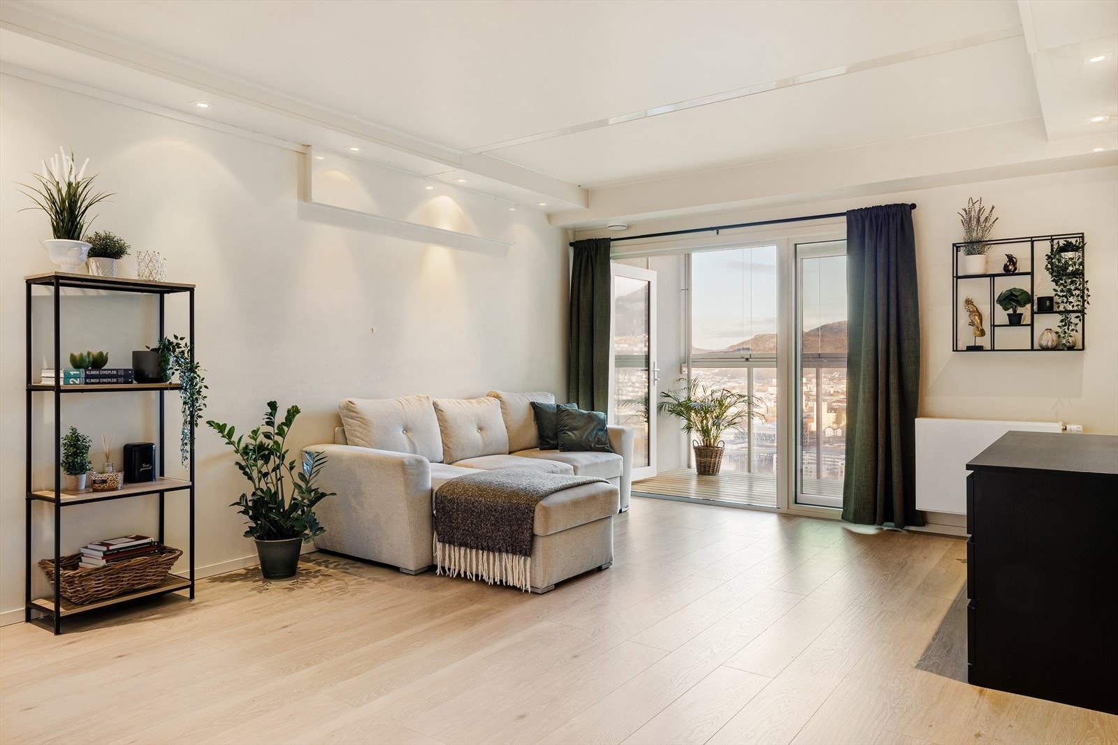 Aktiv Eiendomsmegling v/Tommy Myrtvedt har gleden av å presentere Solheimslien 60! Galleribilde