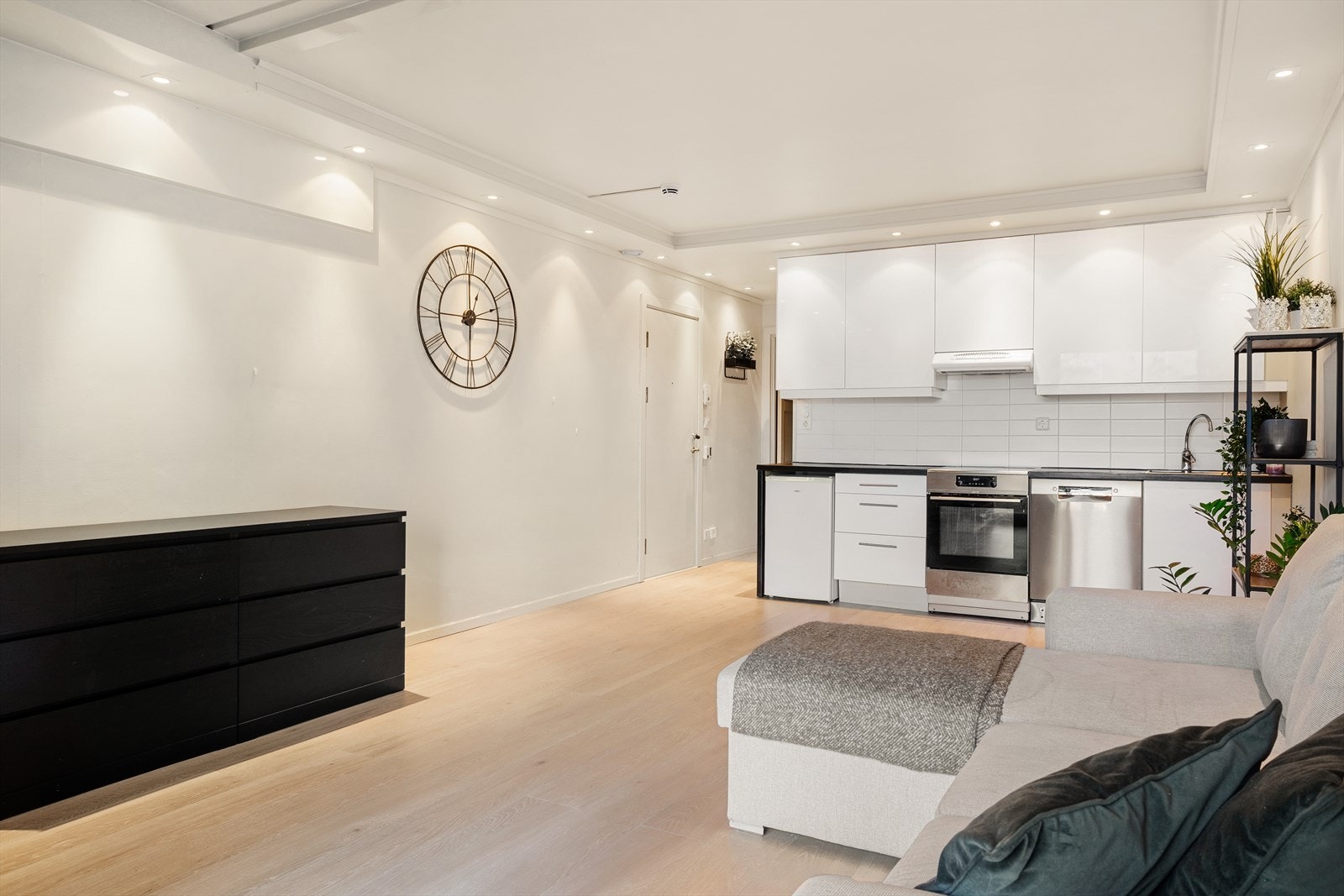 Ved kjøkkenet er det mulighet for å innrede med en romslig spisegruppe Galleribilde