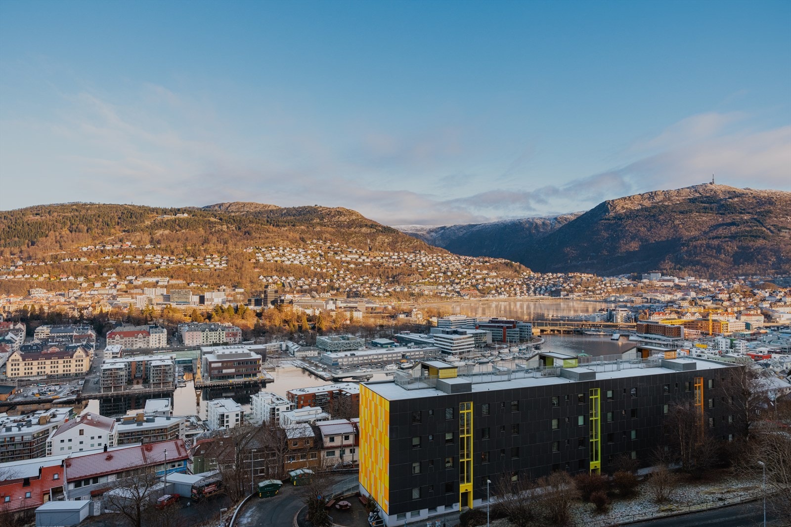 Nyt den fantastiske utsikten mot både Ulriken og Fløyen Galleribilde