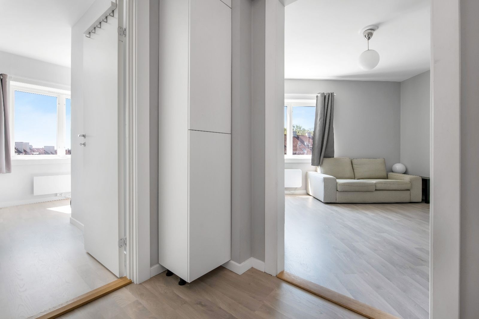 Entré med plass til å henge av seg yttertøy og skoskap. Galleribilde