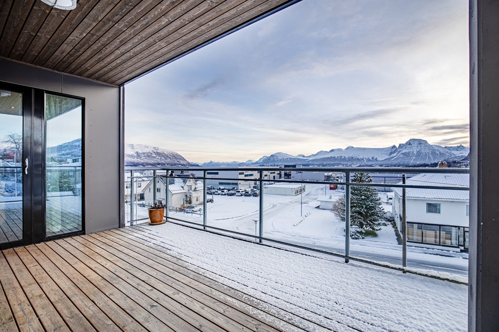 Flott utsikt fra veranda Galleribilde