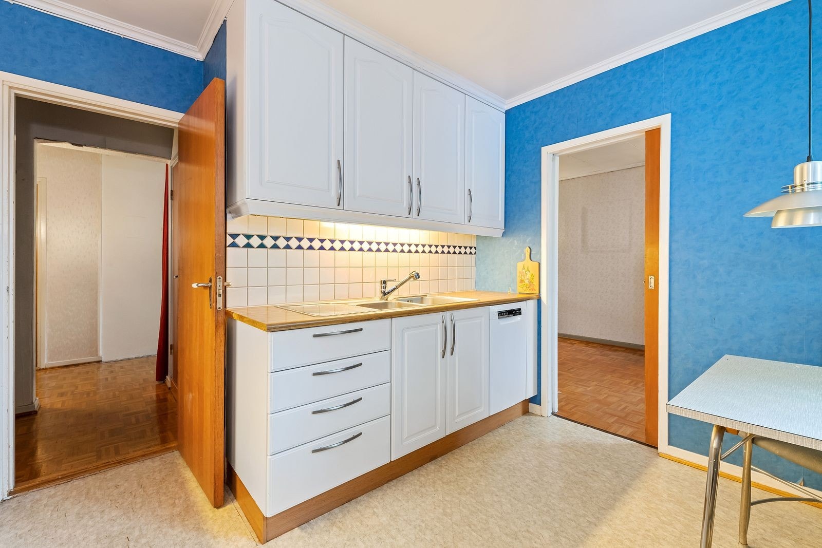 Kjøkkenet er enkelt og er fra 2001. Galleribilde