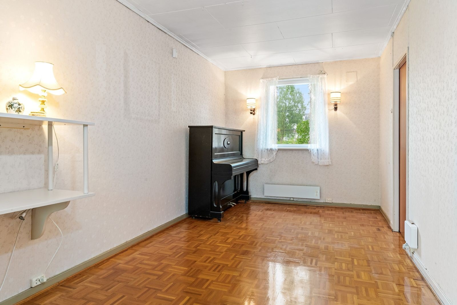 Her er det god plass til spisebord og stoler hvor du kan samle familie og venner. Galleribilde