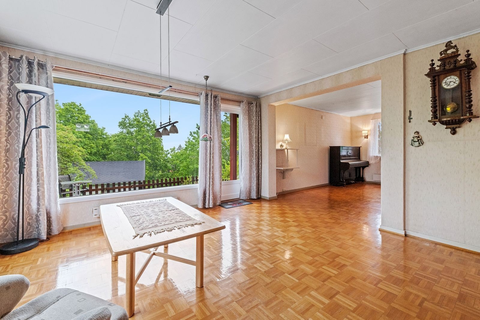 Direkte utgang som fungerer som en forlengelse av stuen i sommerhalvåret. Galleribilde