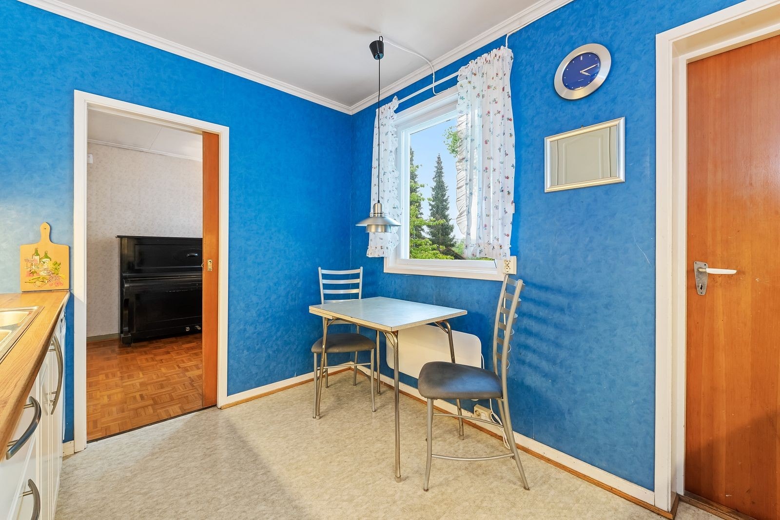 Det er også egen utgang fra boligens kjøkken. Galleribilde