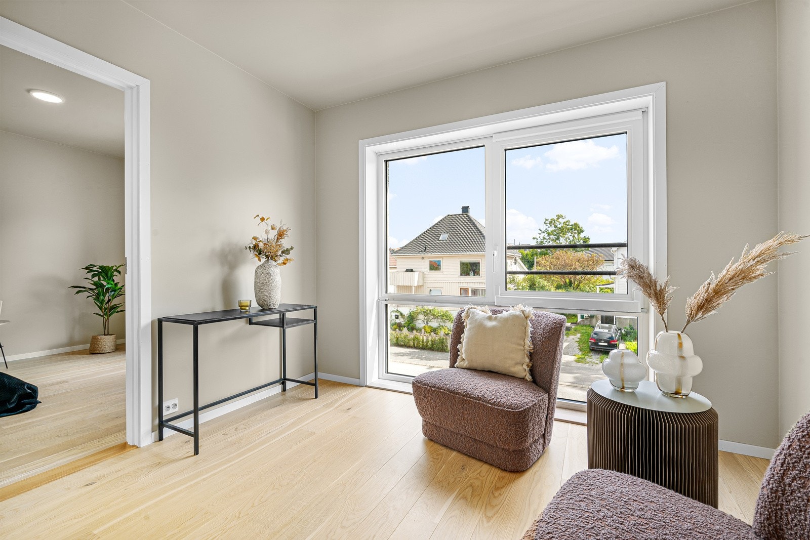 Det er 2 stuer i leiligheten, her har man en ekstra stue som ligger adskilt fra hovedstuen og kjøkken. Galleribilde