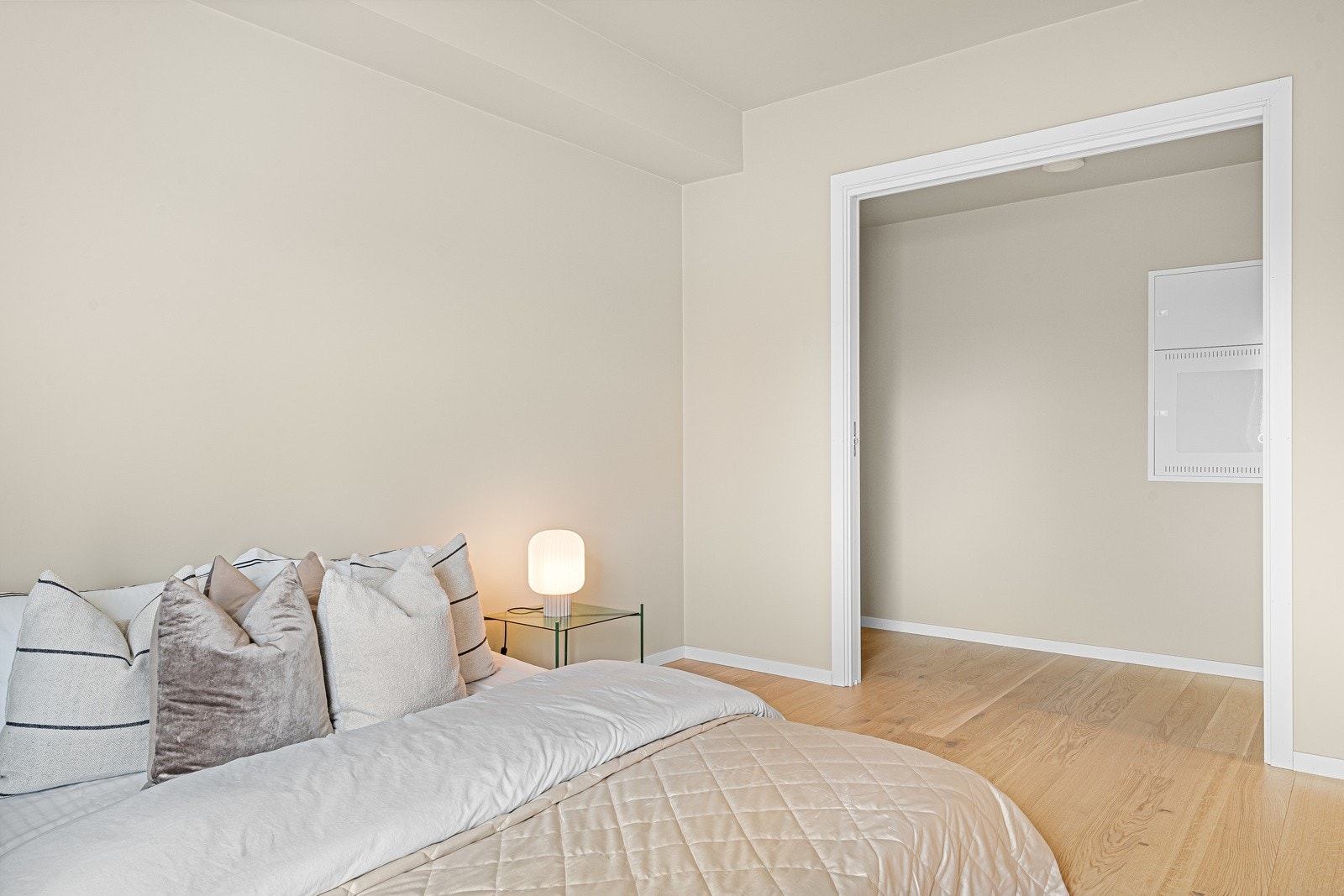 Stor bod i tilknytning til hovedsoverom - Her kan du skape din egen "walk-in garderobe" Galleribilde