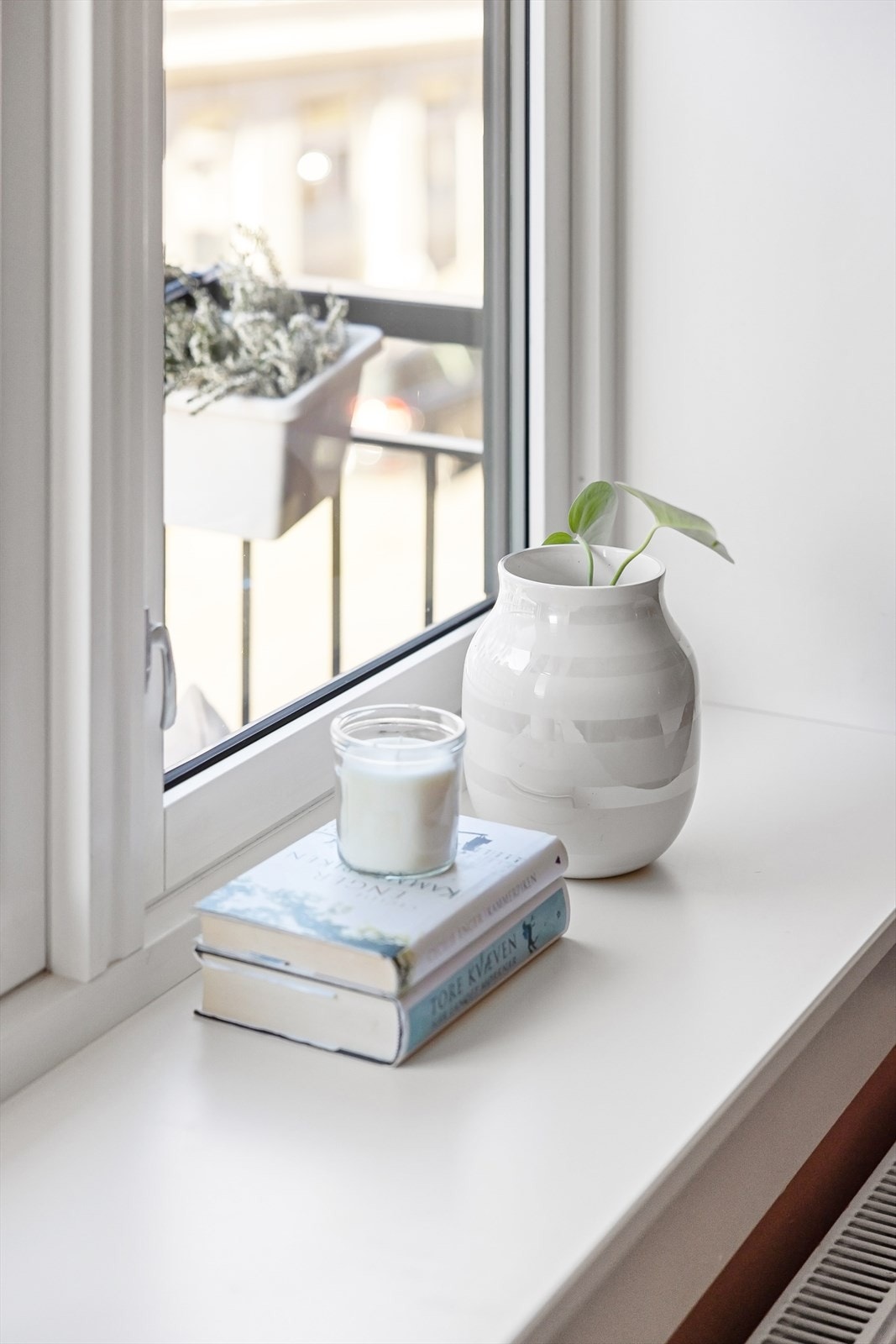 Dype vinduskarmer - Perfekt for planter og pyntegjenstander. Galleribilde