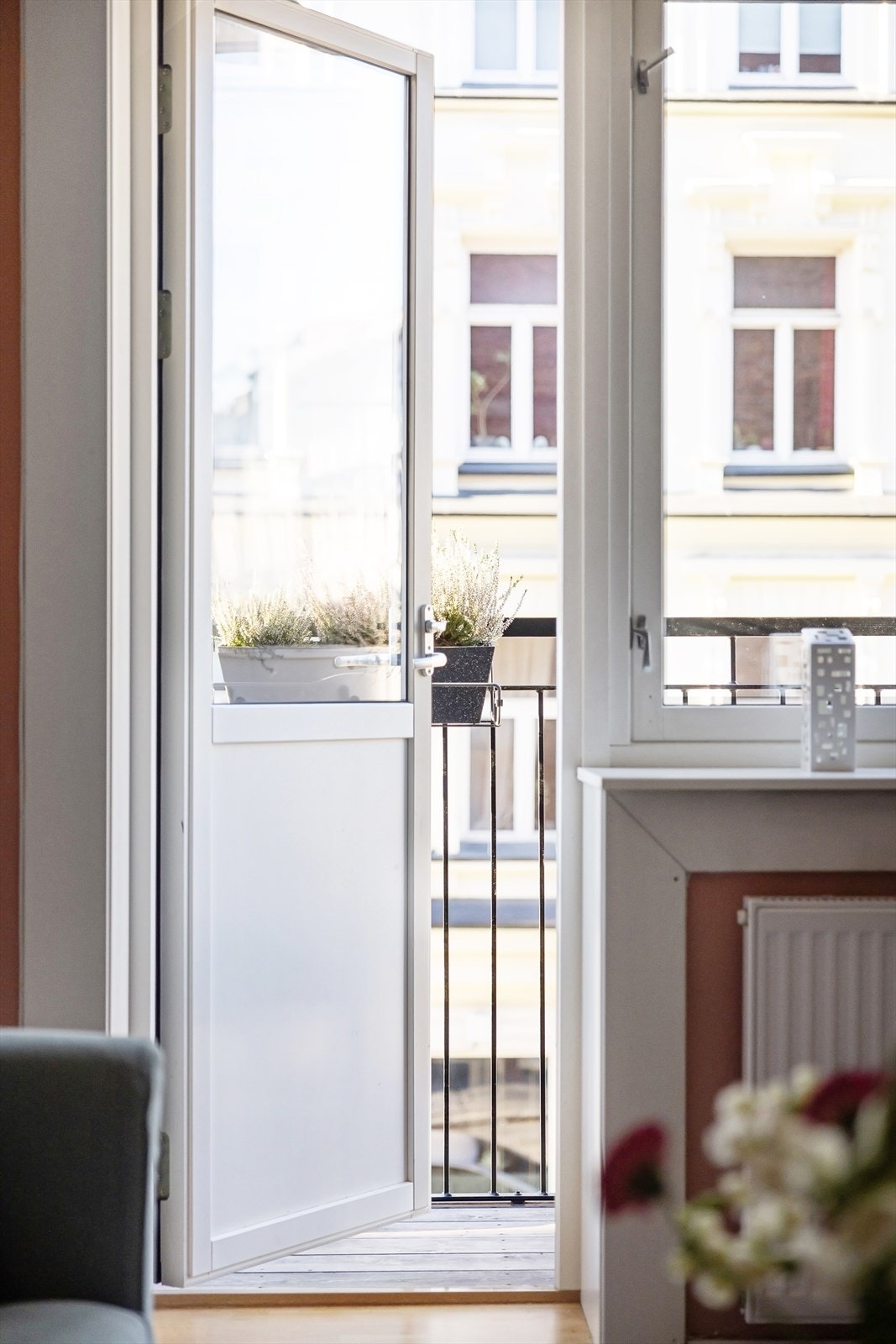 Fra stuen er det utgang til balkongen. Galleribilde