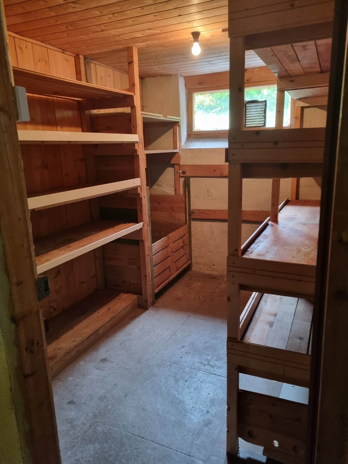 Stor bod med plass til sykler, ski, barnevogn og det som måtte være! Galleribilde