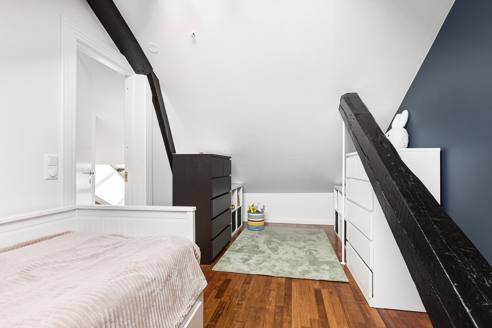 Deler av rommet er tidligere inntegnet som bod, men er i dag åpnet opp Galleribilde