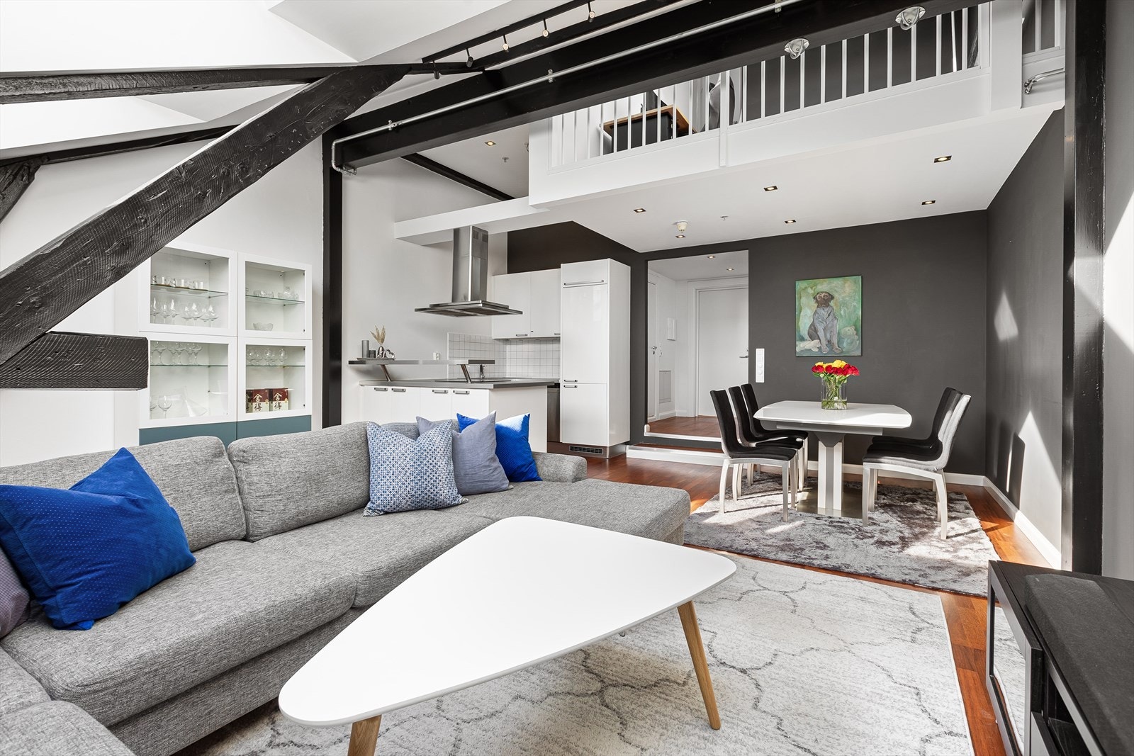 Dette er en urban og stilig loftsleilighet med flott planløsning Galleribilde