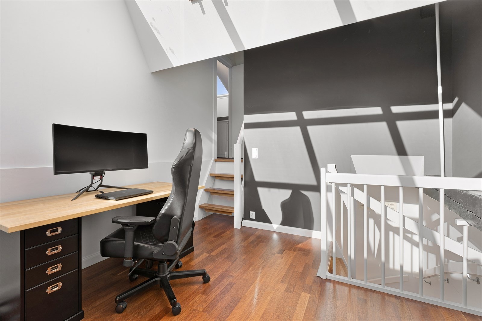 Stue - ypperlig som tv-stue/kontor Galleribilde