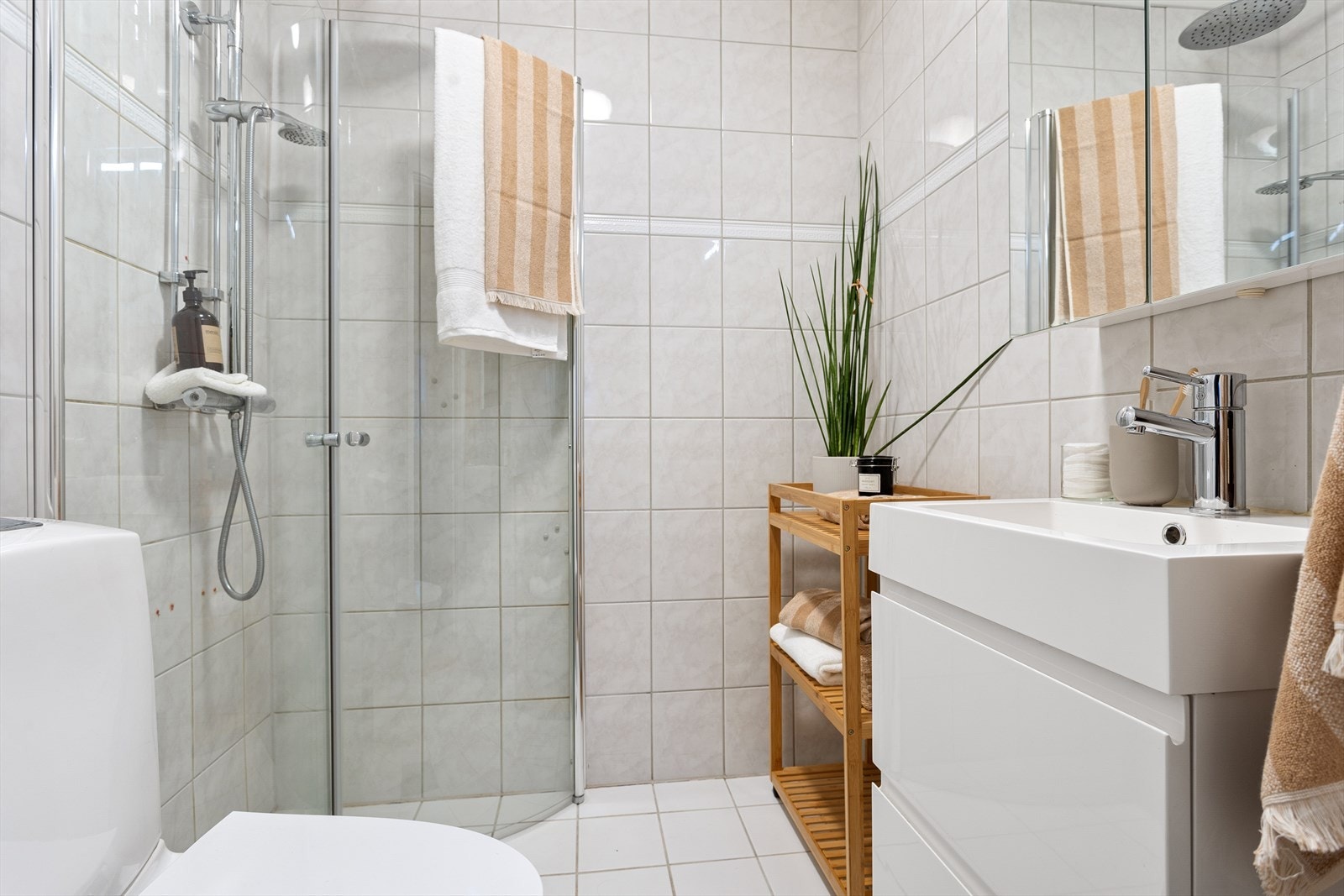 Varmekabler i gulv og opplegg til vaskemaskin Galleribilde