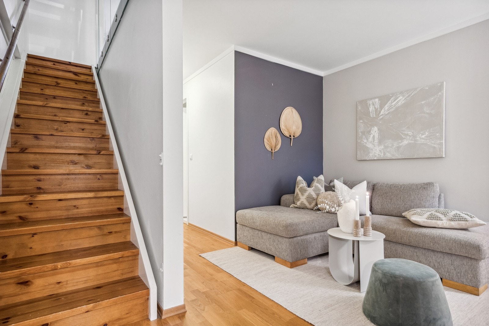 Kjelleretasjen består av innredet rom/kjellerstue (byggemeldt som bod), soverom og vaskerom. Galleribilde