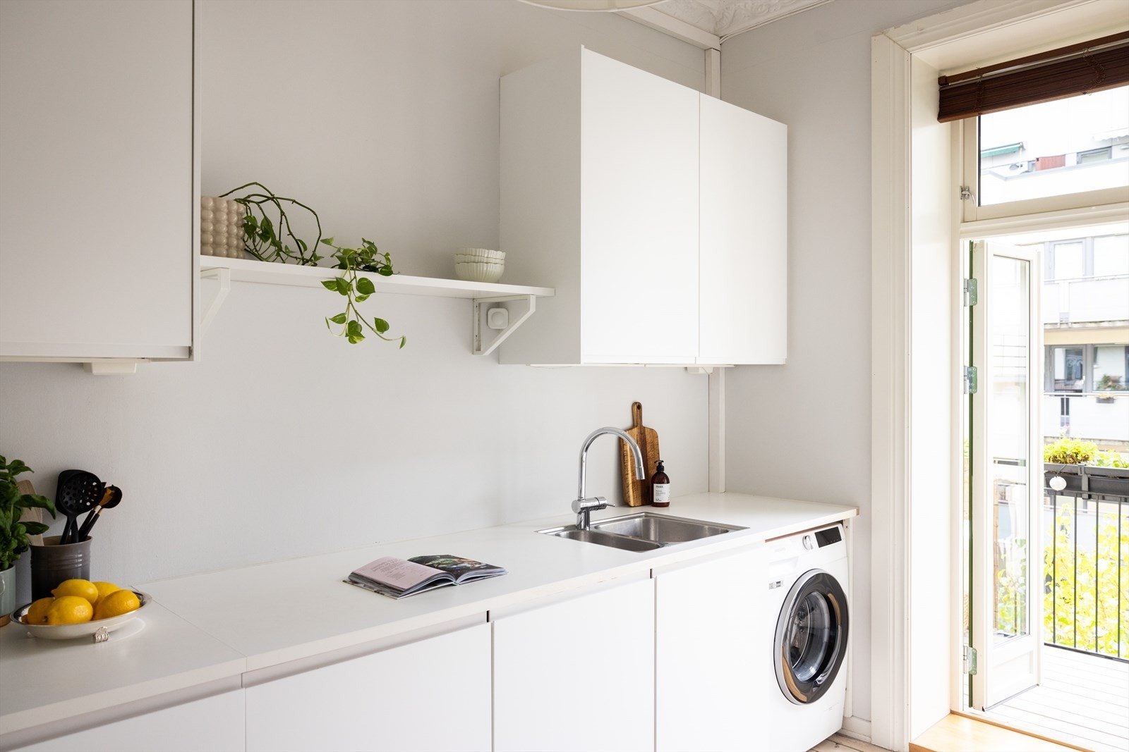 - Her har man godt med benk- og skapplass - Galleribilde