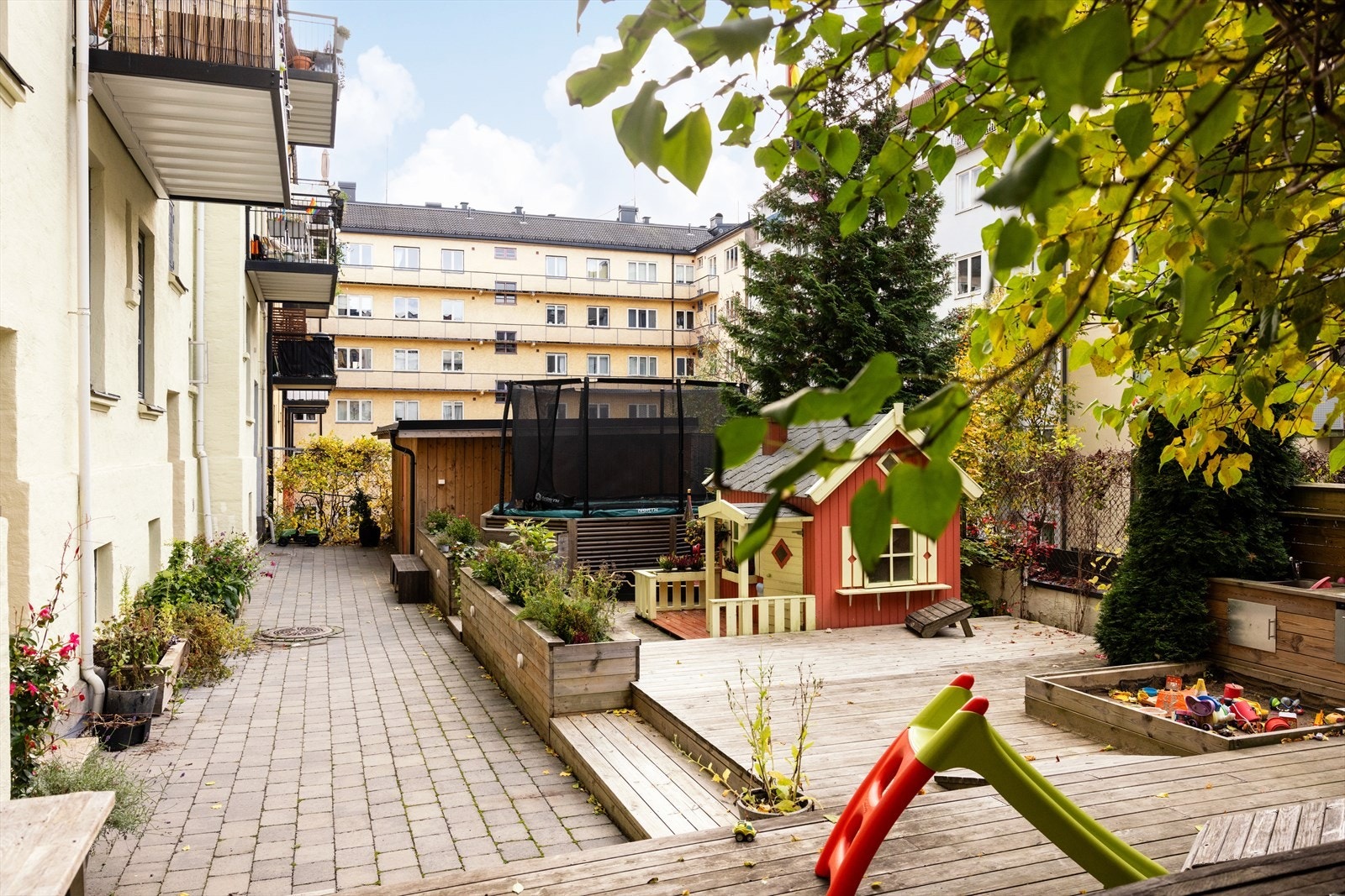 - Svært hyggelig bakgård - Galleribilde