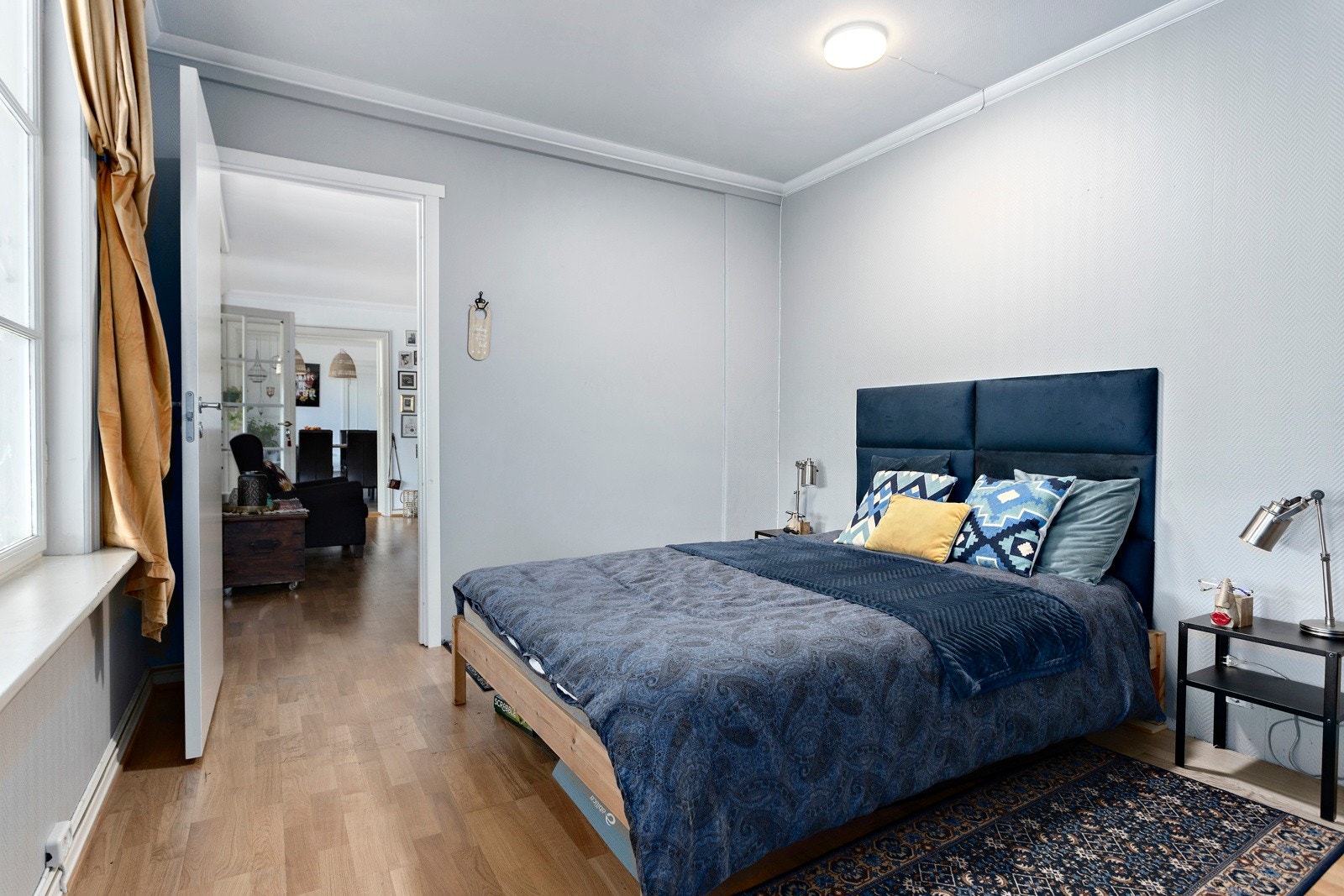 Stort hoved soverom med god plass til skapplass. Galleribilde