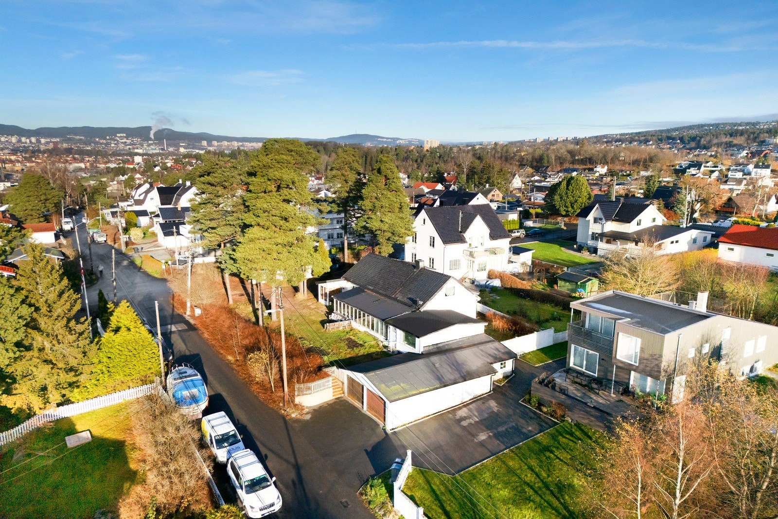 Velkommen til Wetlesens vei 16. Eldre bolig med rammetillatelse for riving av eksisterende bygningsmasse og oppføring av tre boliger med underjordisk garasjeanlegg. Galleribilde