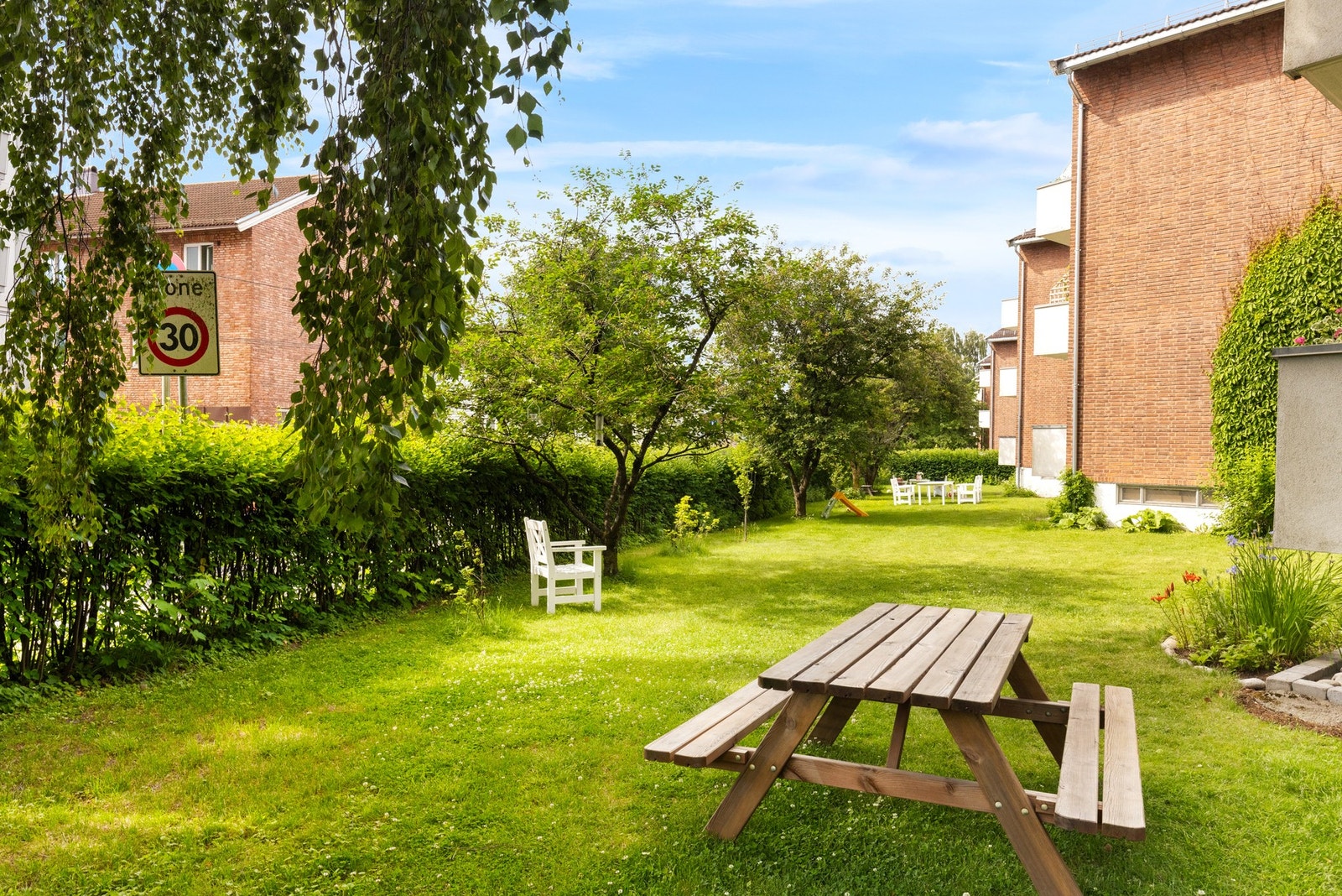 Leiligheten har en stille og rolig beliggenhet i et veletablert nabolag på Tåsen. Galleribilde