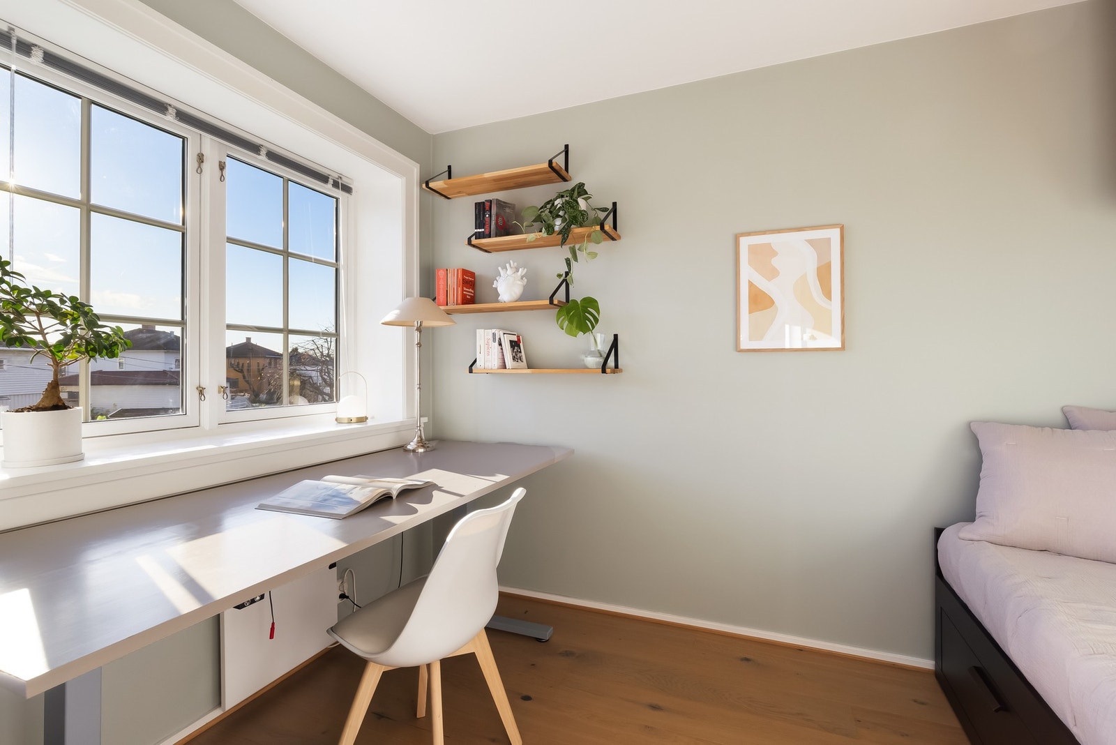 Her er det fin plass til kontorpult. Galleribilde