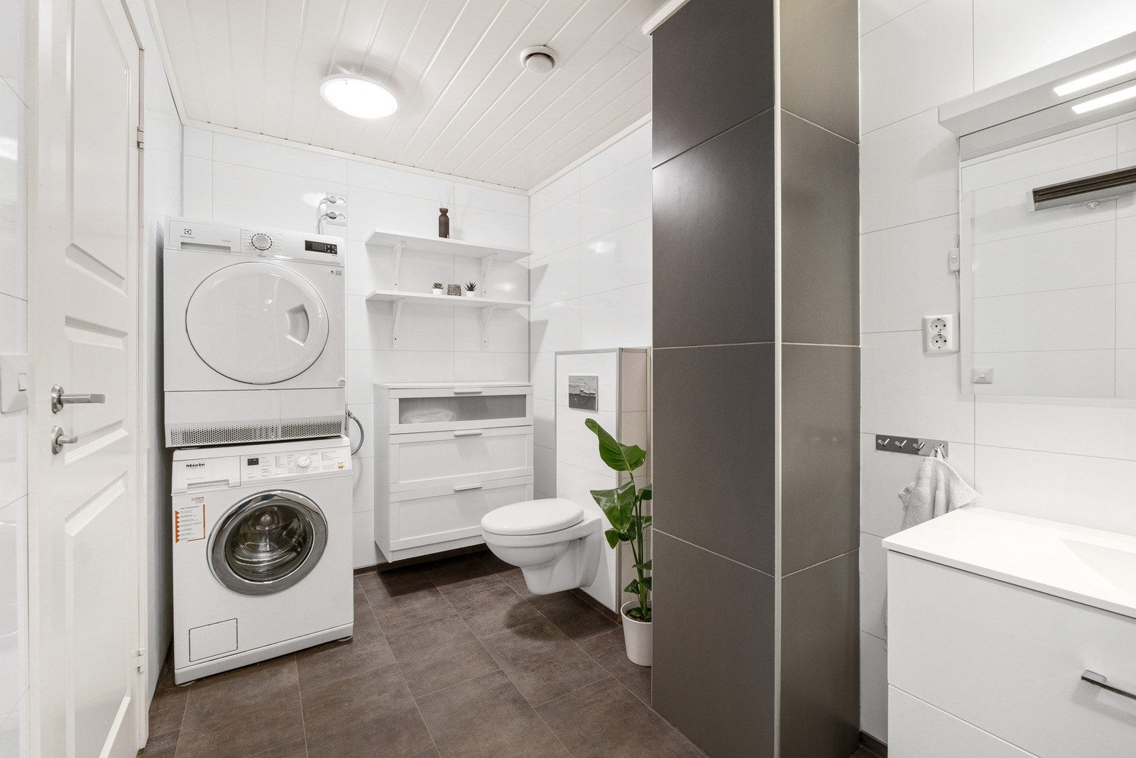 God størrelse med god plass til vaskemaskin Galleribilde
