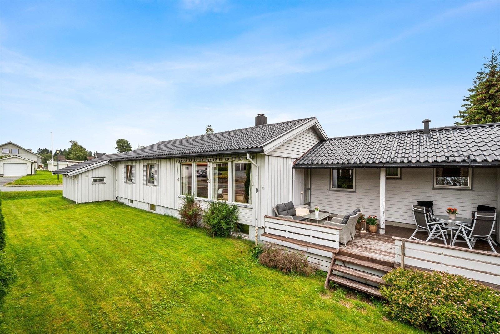 Velkommen til Tiurvegen 6 A - en stor, innholdsrik enebolig over to etasjer. Galleribilde
