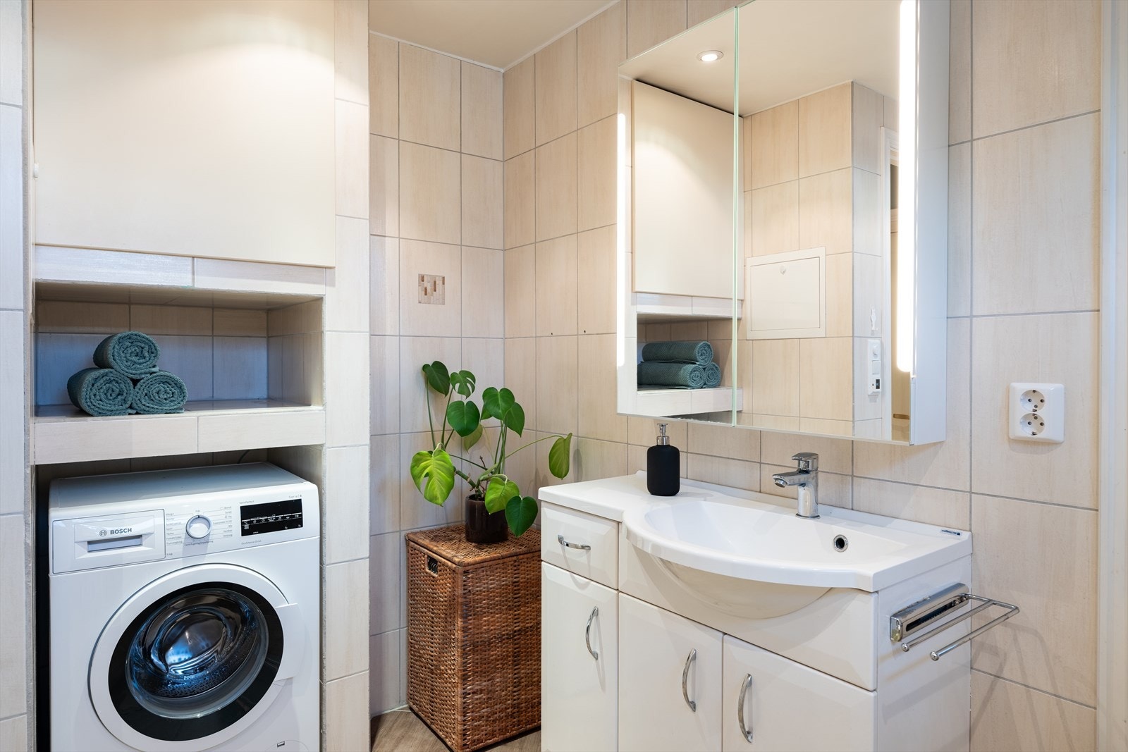 Praktisk bad fra 2004 med plass til alle nødvendigheter Galleribilde