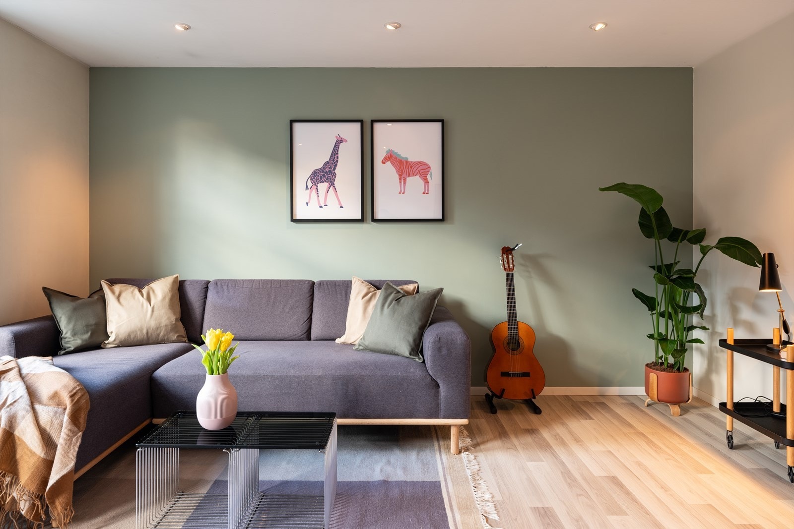 Leiligheten ligger flott plassert i 3. etasje i et veldrevet borettslag. Galleribilde