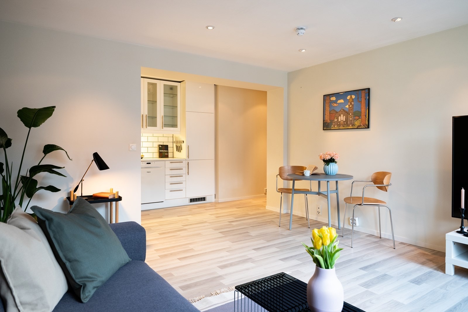 Det er Ingen forkjøpsrett og ingen dokumentavgift for denne leiligheten. Galleribilde